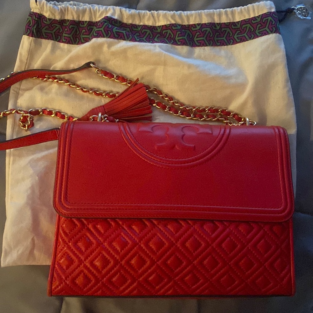 Medium Tory Burch shoulder bag. In very good condition